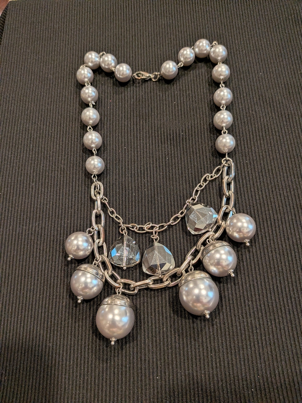 B#3:.Silver Pearl & Faceted Crystal Statement Necklace10"